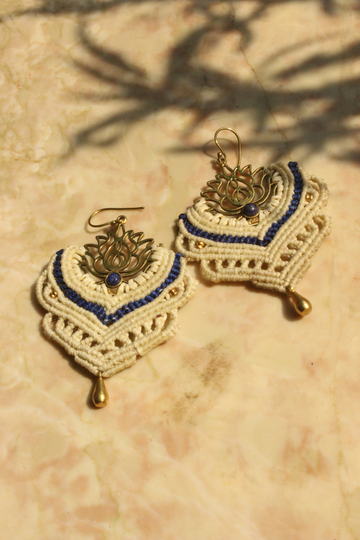 MALANG/ Handmade Macrame Earrings- White lotus
